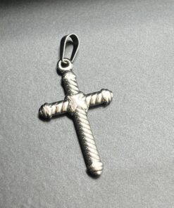 Pingente Cruz Trabalhada em Aço Inox